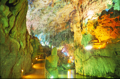 红河建水燕子洞